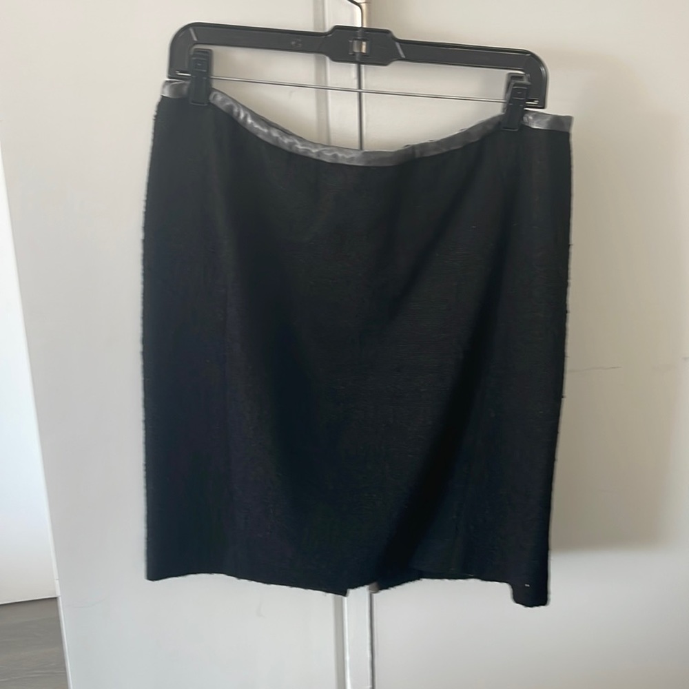 This is the skirt which can part of the hit with the jacket previously listed